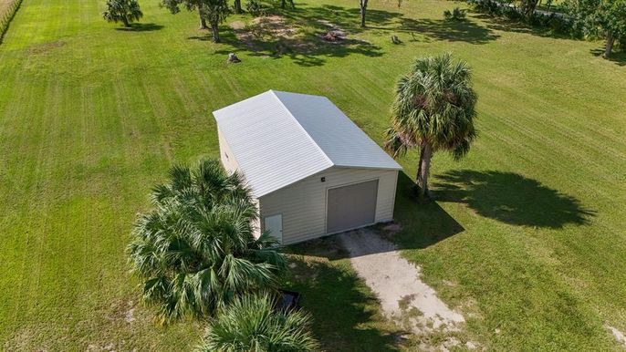 Exterior, Drone