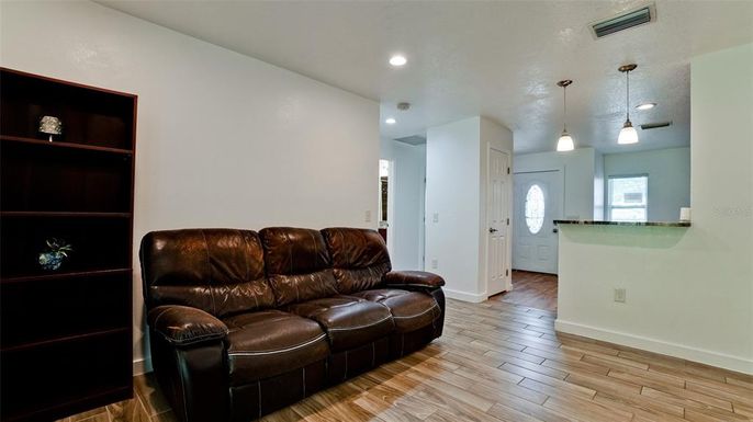 Interior, Pendant Lights, Recessed Lighting, Wood Texture Flooring