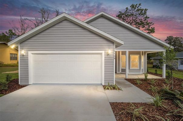 Attached, Exterior, Facade, American Craftsman