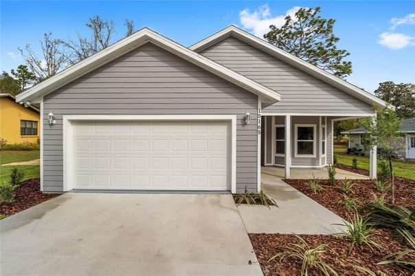 Attached, Exterior, Facade, American Craftsman