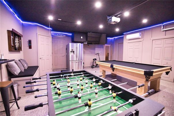 Billiard Table, Game Room, Interior, Recessed Lighting