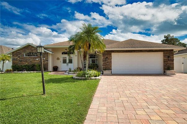 Attached, Exterior, Facade, Brick Facade, Ranch