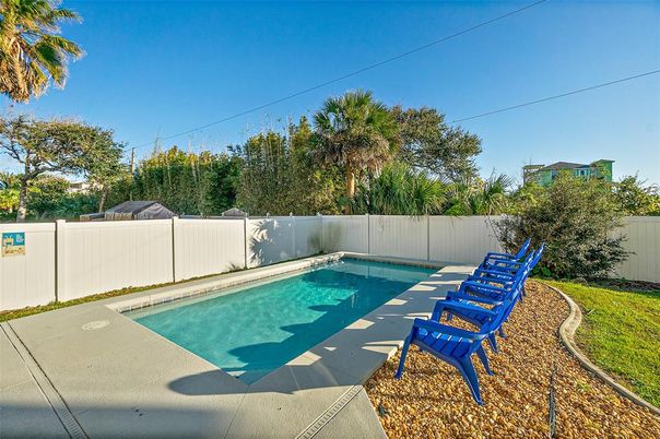 Exterior, Hot Tub