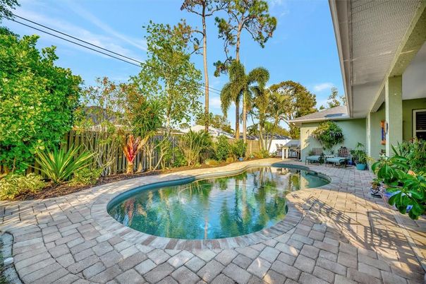 Exterior, Pool