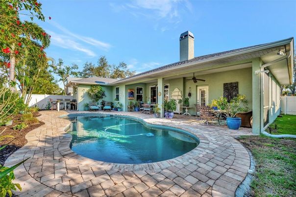 Exterior, Pool