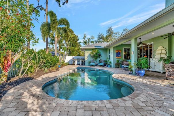 Exterior, Pool