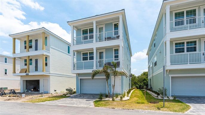 Attached, Exterior, Facade, Rowhouse