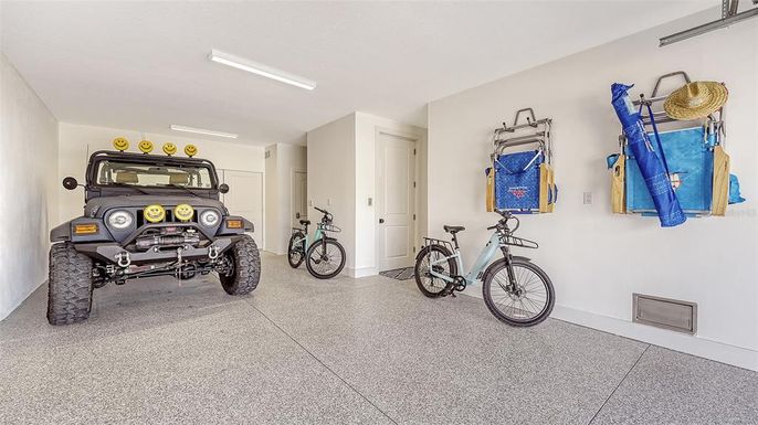 Garage, Interior