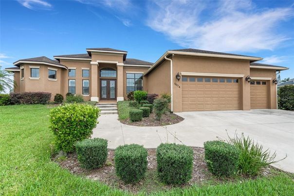 Attached, Exterior, Facade, Mediterranean