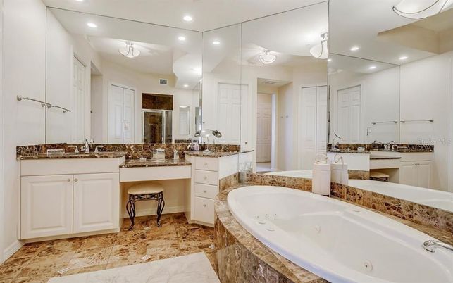 Bathroom, Dual Sink Vanities, Interior, Recessed Lighting