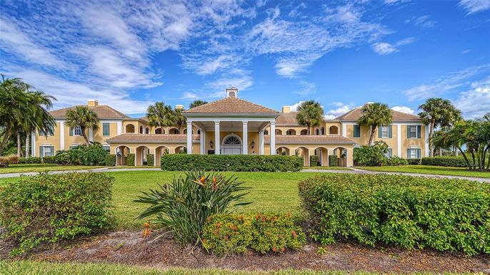Backyard, Exterior, Facade, Mediterranean