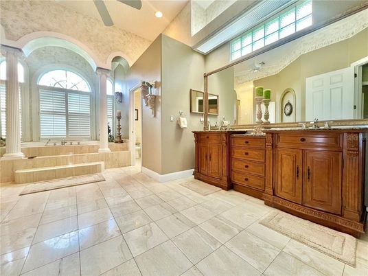 Bathroom, Dual Sink Vanities, Interior, Recessed Lighting