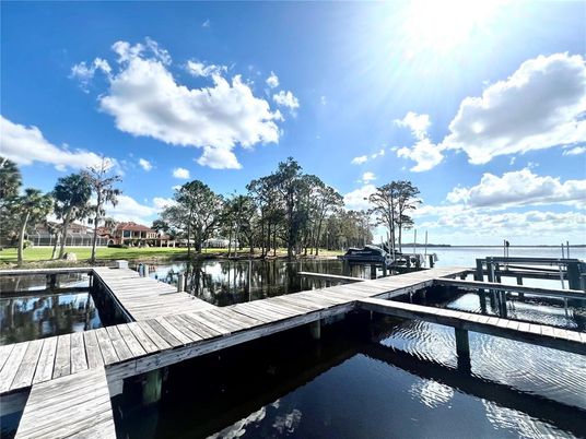Exterior, Lake