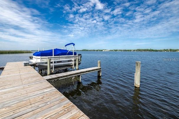 Exterior, Lake