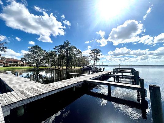 Exterior, Lake