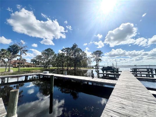Exterior, Lake