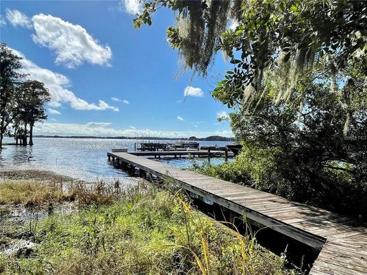 Exterior, Lake
