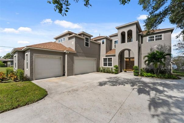 Attached, Exterior, Facade, Mediterranean