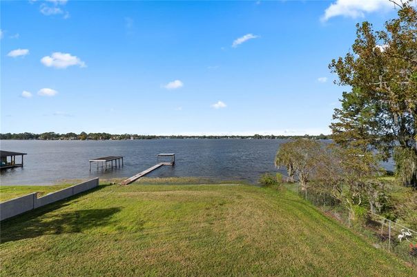 Exterior, Lake