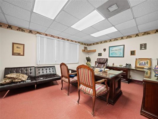 Home Office, Interior
