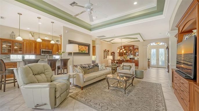 Chandelier, Dining room, Interior, Kitchen, Living room, Pendant Lights, Recessed Lighting, Stainless Steel Appliances