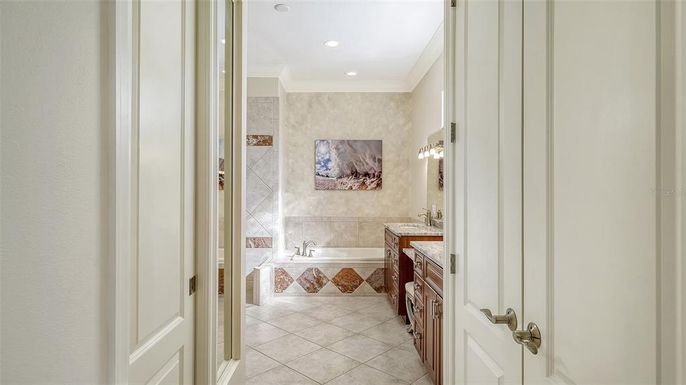 Bathroom, Interior, Recessed Lighting