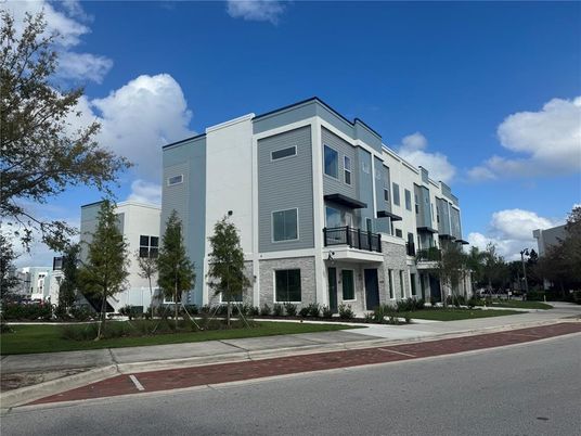 Exterior, Facade, Rowhouse