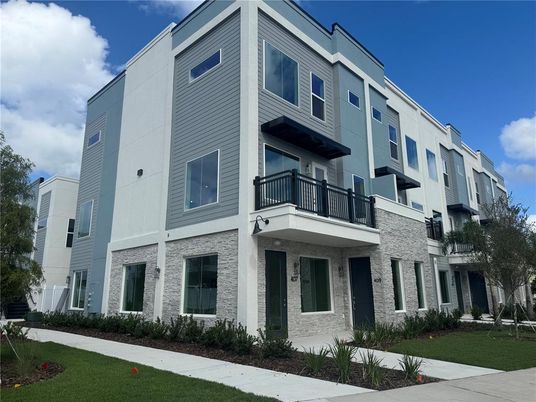 Exterior, Facade, Rowhouse