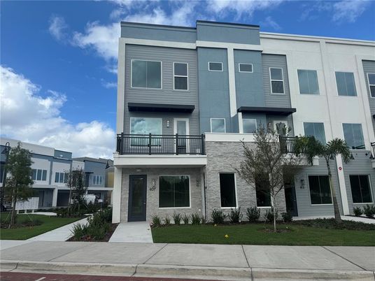 Exterior, Facade, Rowhouse