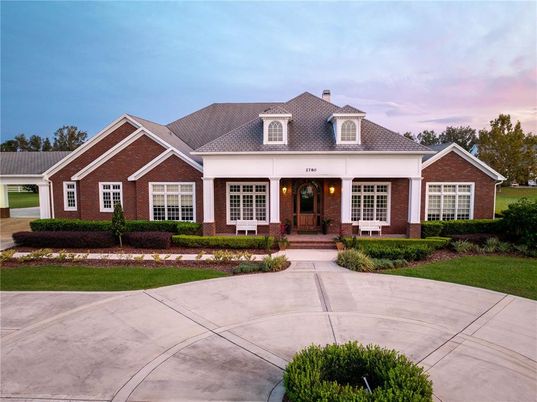 Exterior, Facade, Brick Facade, Ranch