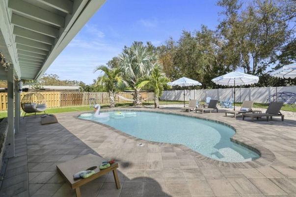 Exterior, Pool