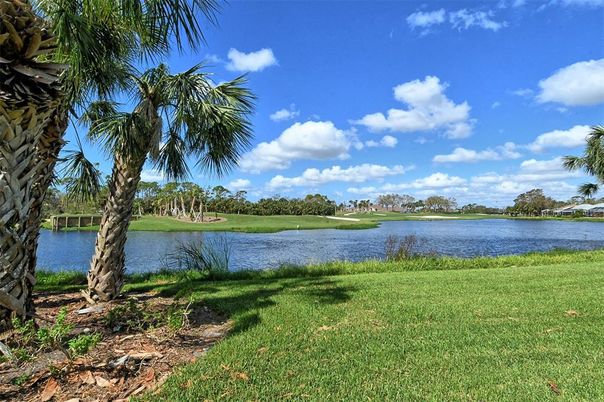 Exterior, Lake