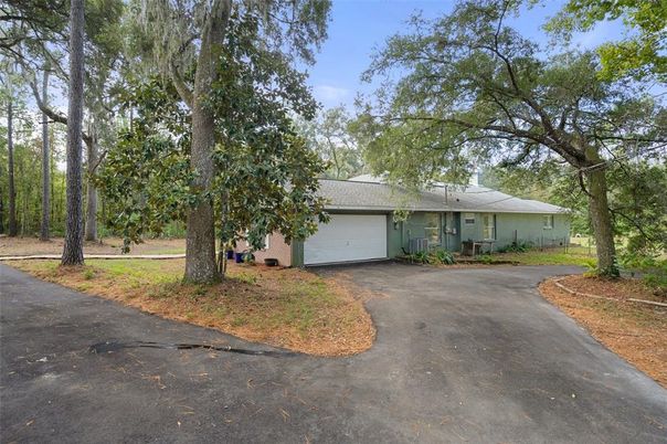 Attached, Exterior, Facade, Ranch