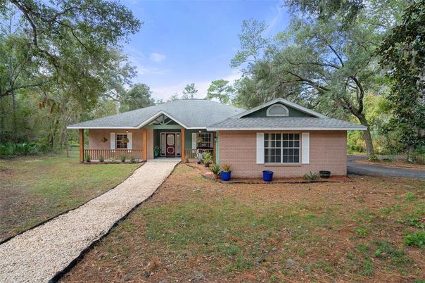 Backyard, Exterior, Facade, Brick Facade, Ranch