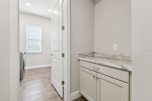 Interior, Recessed Lighting, Washer, Wood Texture Flooring