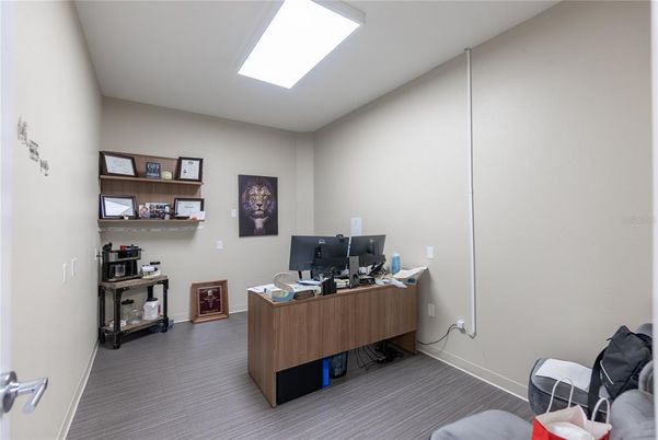 Home Office, Interior