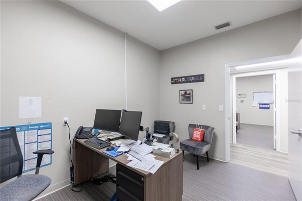 Home Office, Interior