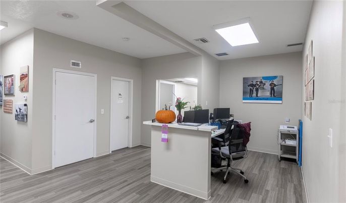 Home Office, Interior, Recessed Lighting, Wood Texture Flooring