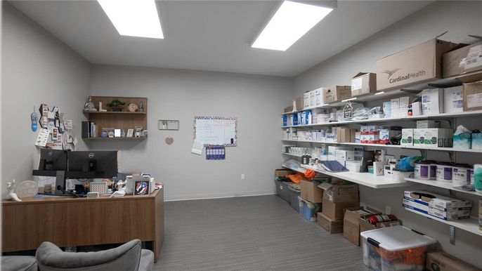 Home Office, Interior