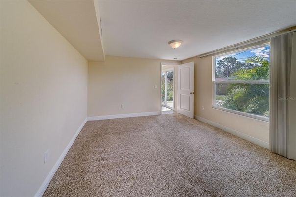 Empty room, Interior