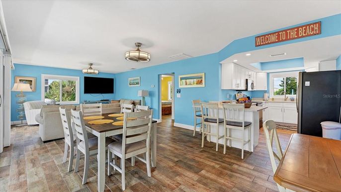 Dining room, Interior, Kitchen, Recessed Lighting, Wood Texture Flooring
