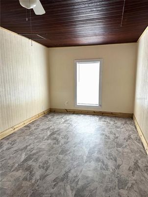 Empty room, Interior, Wooden Ceilings