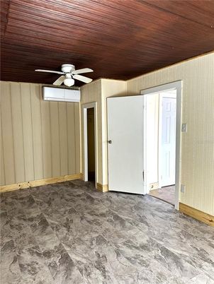 Empty room, Interior, Wooden Ceilings