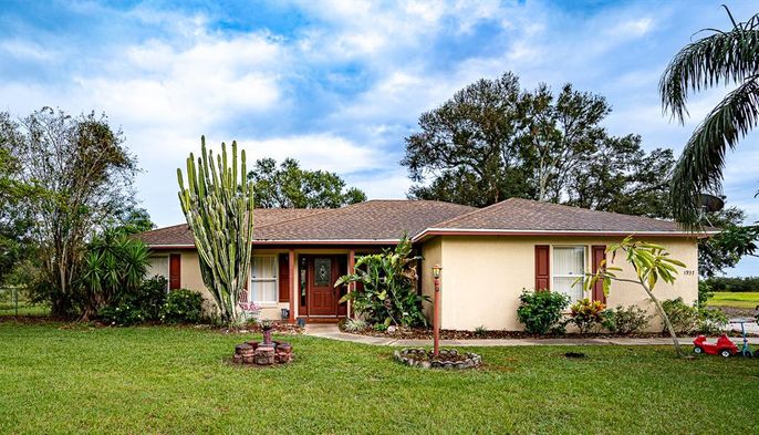Backyard, Exterior, Facade, Ranch