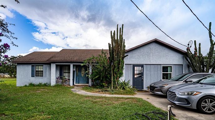 Exterior, Facade, Ranch