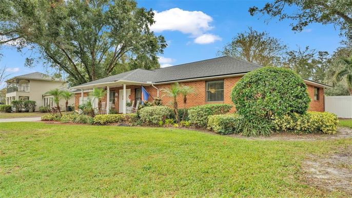 Backyard, Exterior, Facade, Brick Facade, Ranch