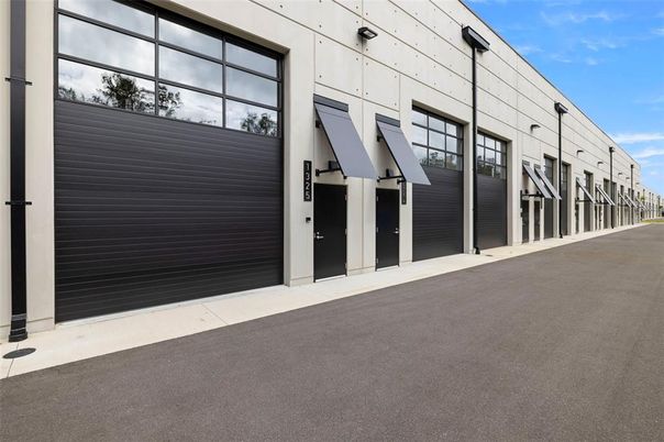 Attached, Exterior, Facade, None
