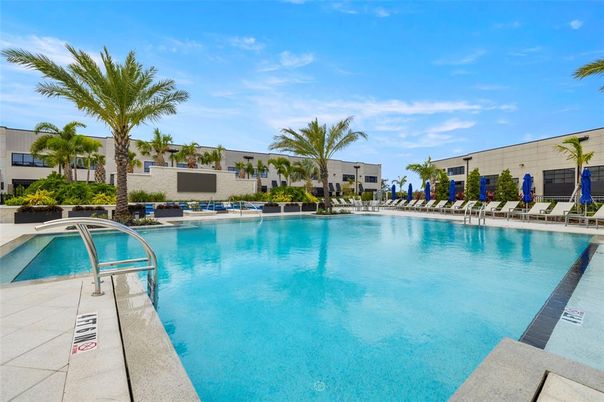 Exterior, Pool