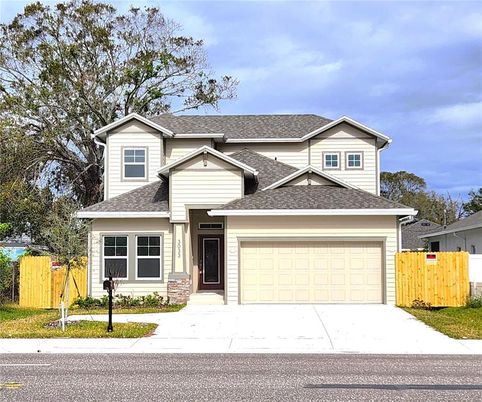 Attached, Exterior, Facade, American Craftsman