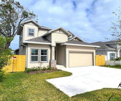 Attached, Exterior, Facade, American Craftsman